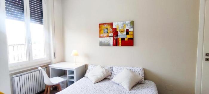 2 Bedroom Gem Near Milano Centrale Fast Wi Fi Kademy House Phòng bức ảnh